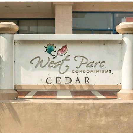 Отель Westparc Cedar Alabang Muntinlupa City Экстерьер фото