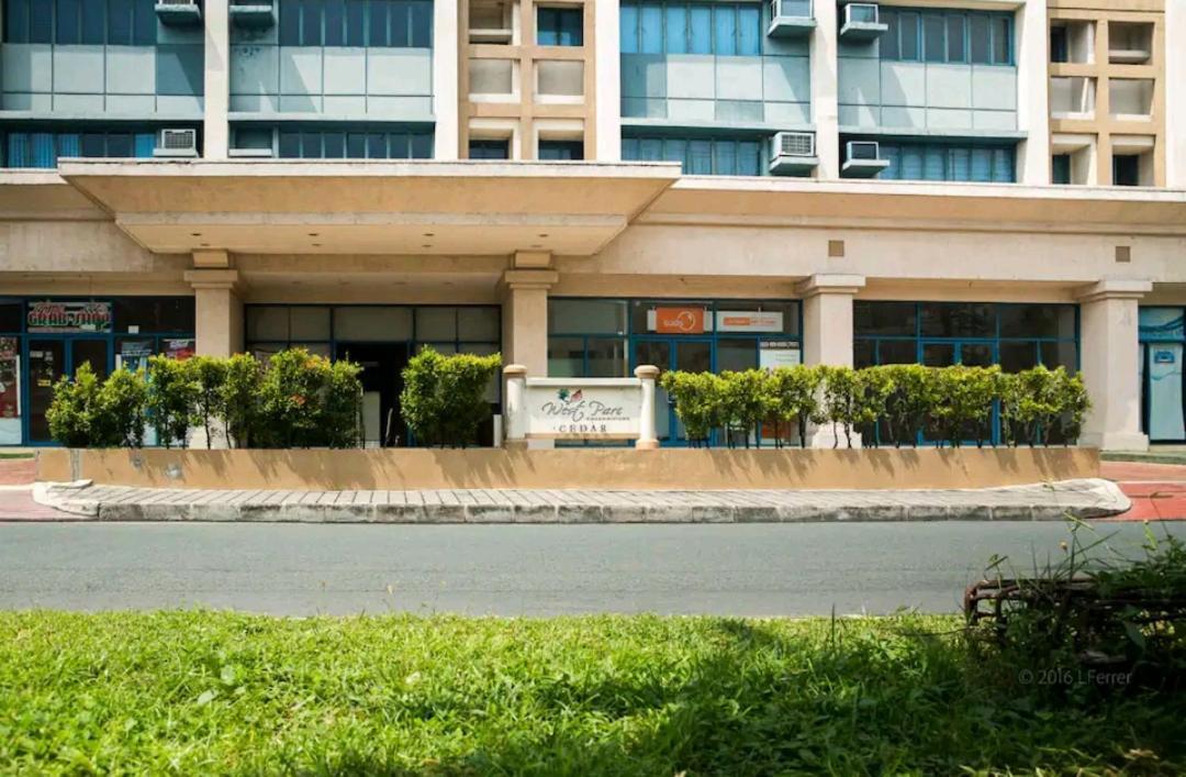 Отель Westparc Cedar Alabang Muntinlupa City Экстерьер фото